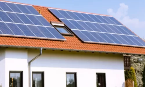 Năng lượng mặt trời: Giải pháp tiết kiệm cho gia đình