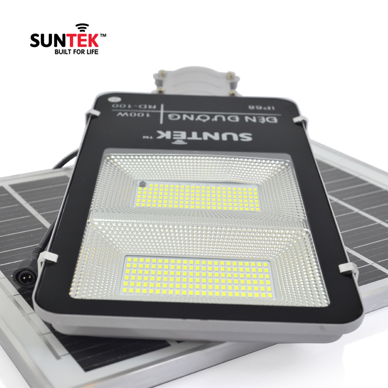 Công suất định mức: 100W, 225pcs LED Solar panel: Mono 6V/25W Sensor + Light control, Remote Battery 3.2V/30.000mAh LiFePO4, IP67,6500K Thời gian sạc: 5-6h Thời gian chiếu sáng: 10-12h