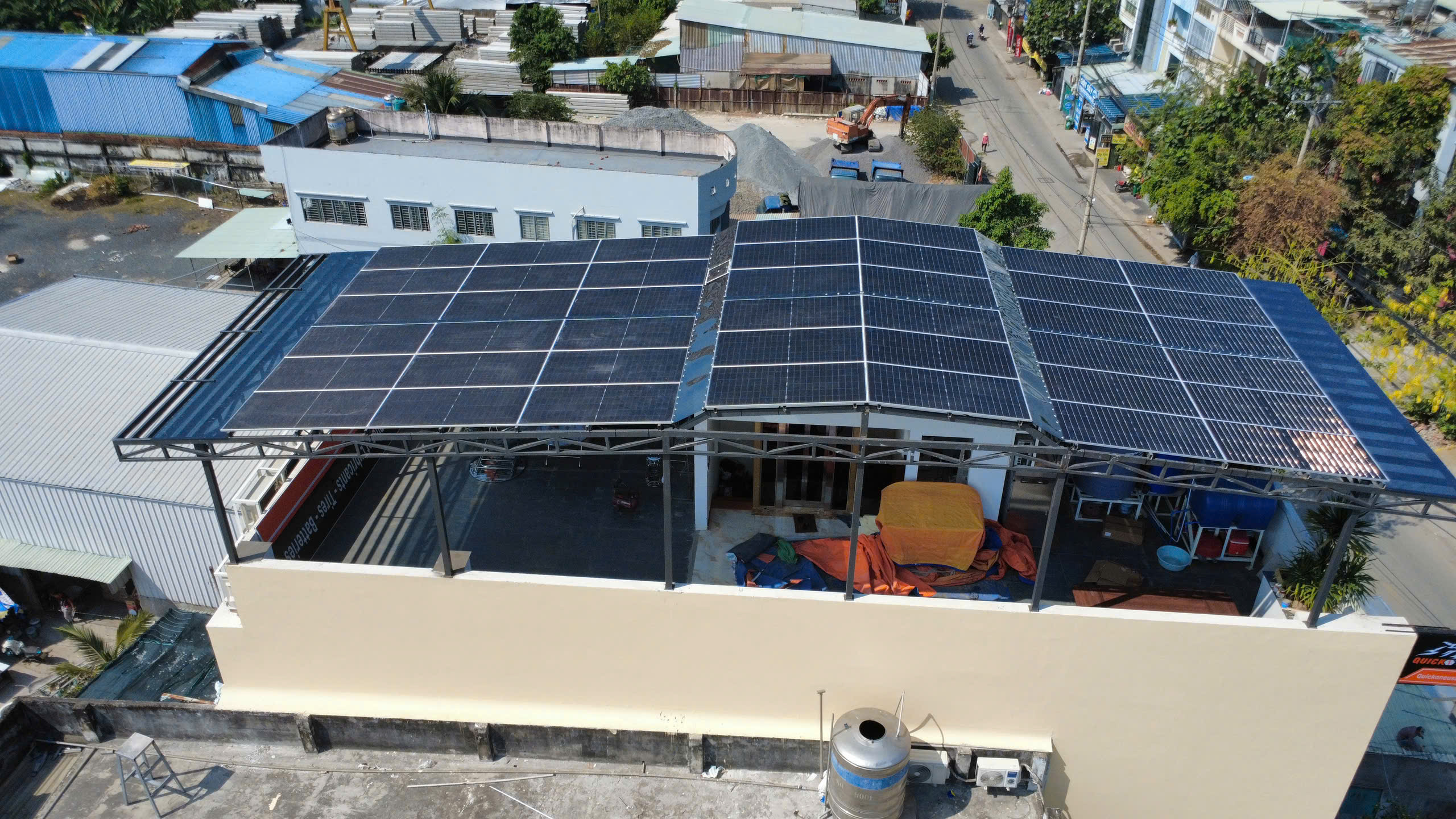 pin năng lượng mặt trời hoạt động ra sao