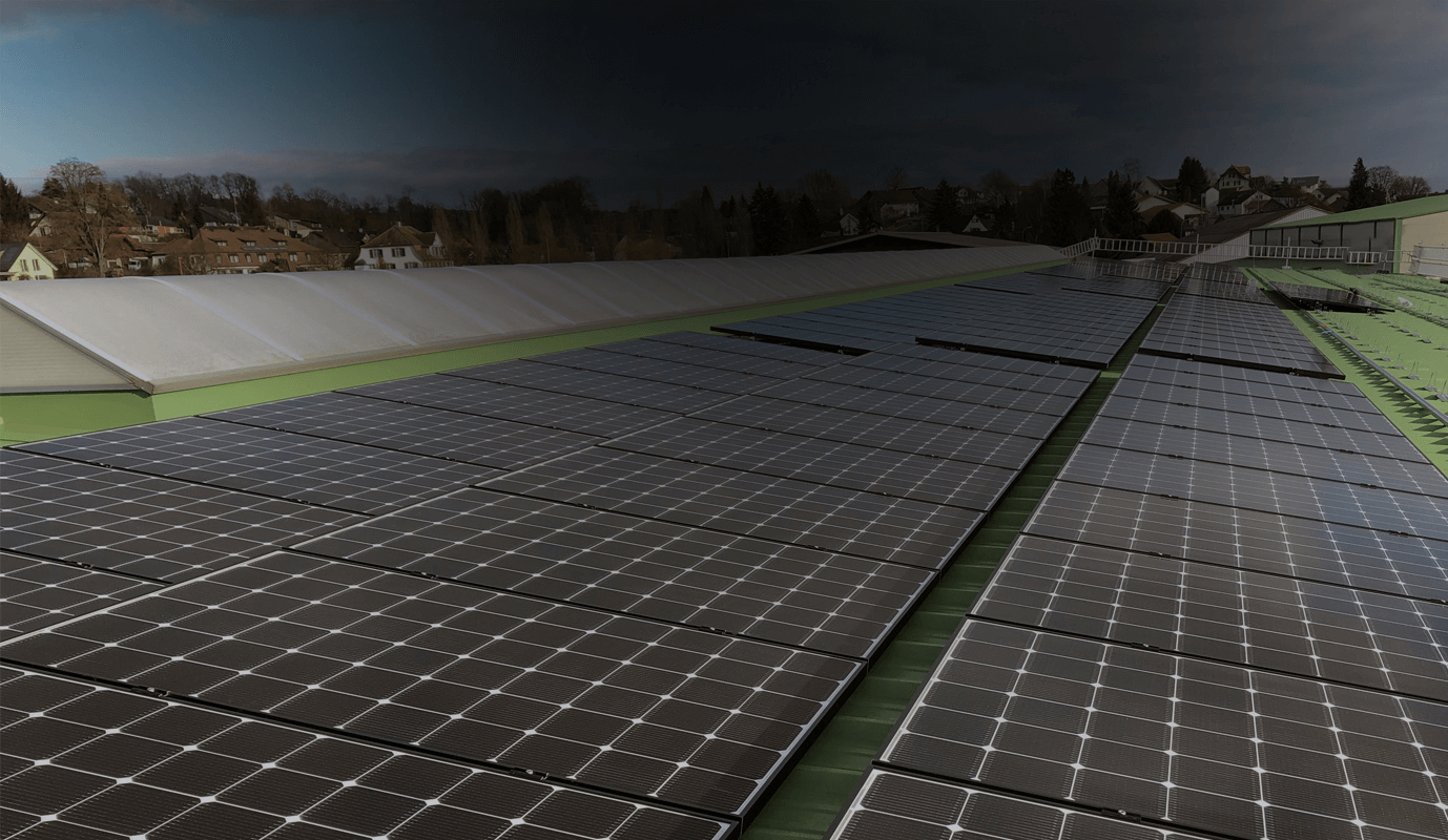 Hệ thống năng lượng mặt trời 700kW ở nhà xưởng