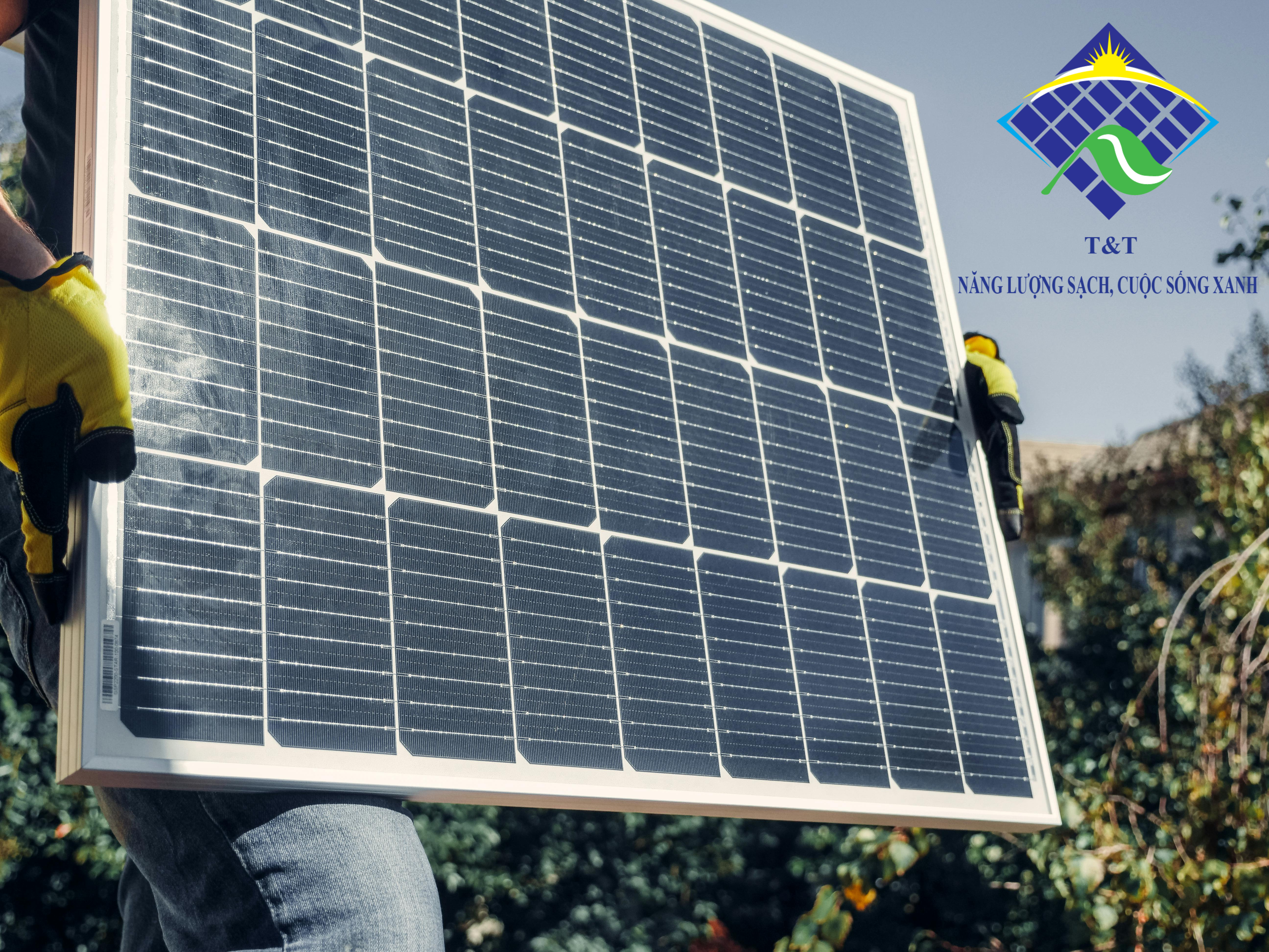 Lắp đặt tấm pin Jinko Solar cho gia đình