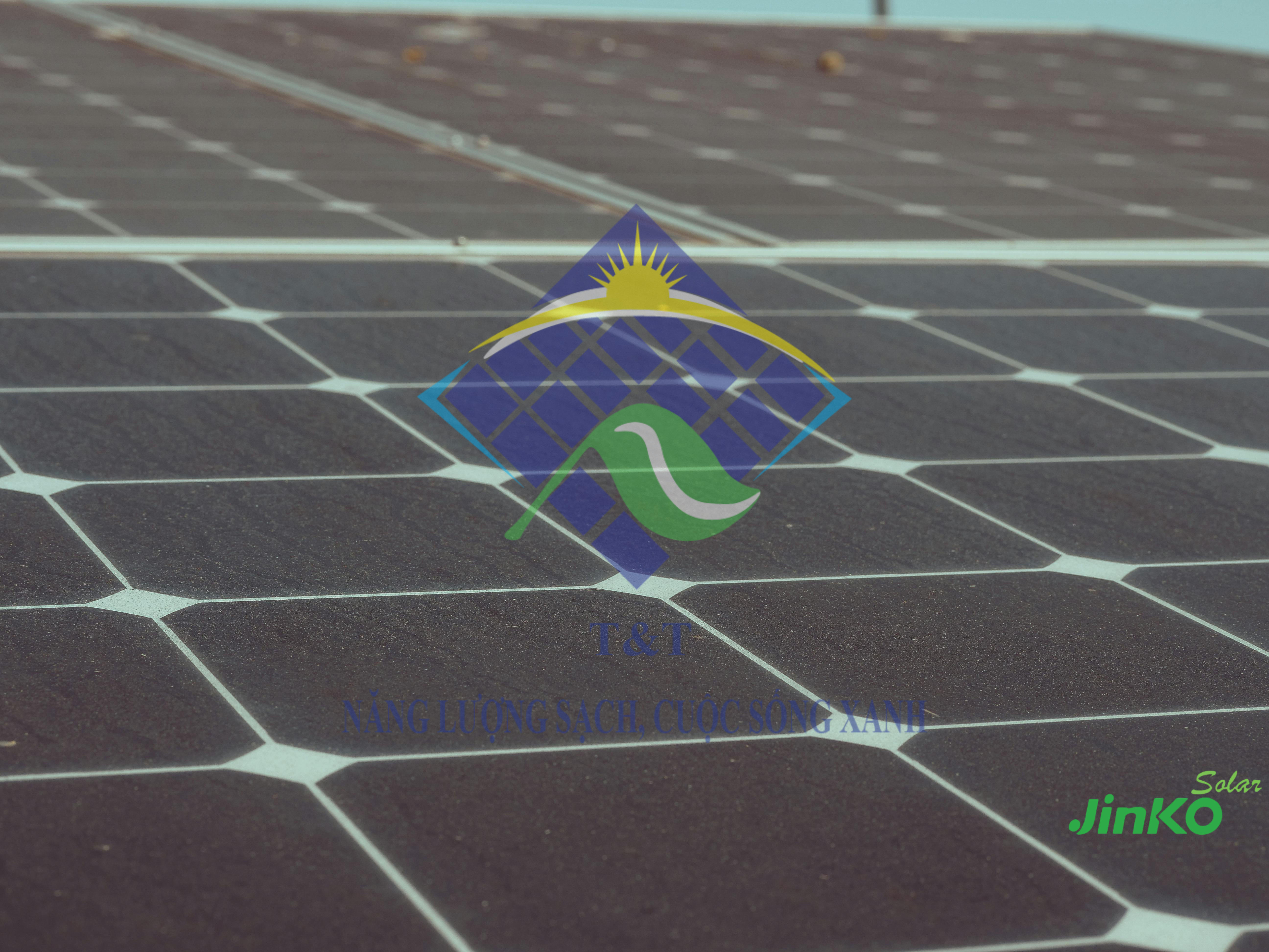 So sánh tấm pin Jinko Solar với các thương hiệu khác