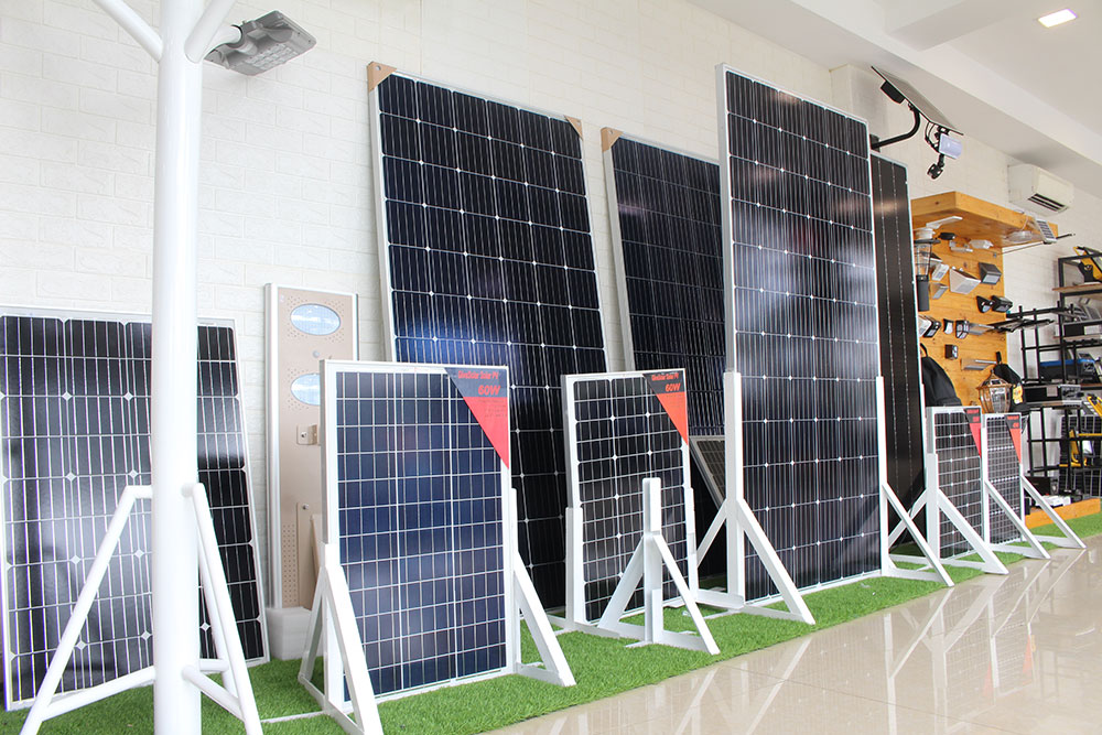 Giá tấm pin năng lượng mặt trời tại Việt Nam