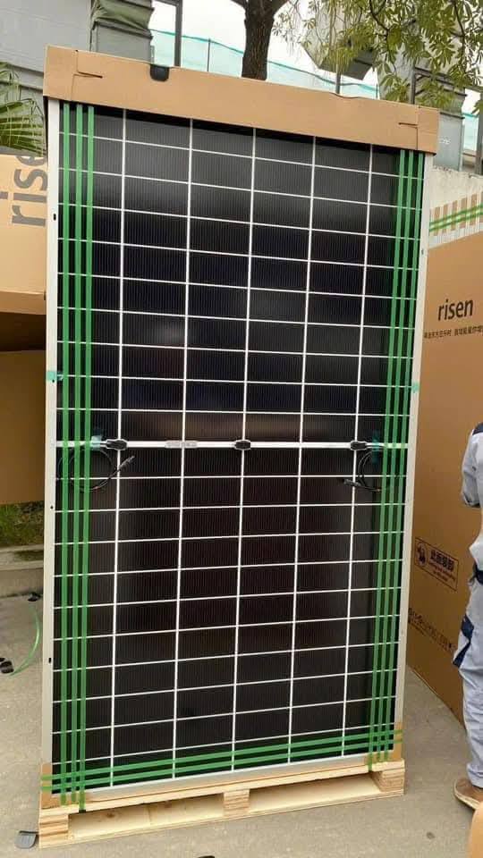 Tấm Pin Năng Lượng Mặt Trời